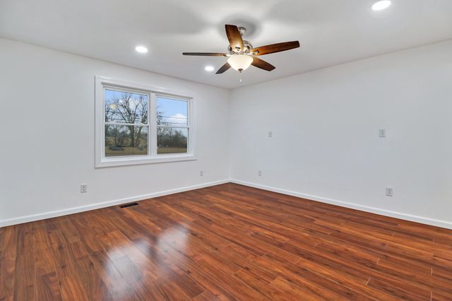 3072 Genesis Rd, Crossville, TN 38571