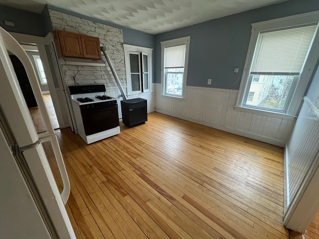 156 Fairmont Ave 2, Worcester, MA 01604