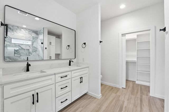 524 N 4th Street, La Porte, TX 77571