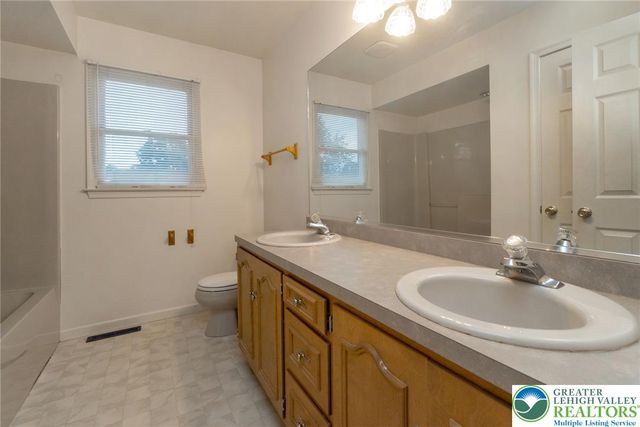 3824 E View Drive, North Whitehall Twp, PA 18069