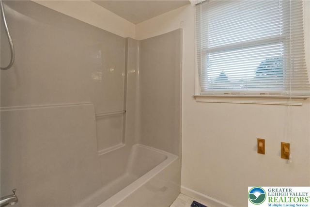 3824 E View Drive, North Whitehall Twp, PA 18069