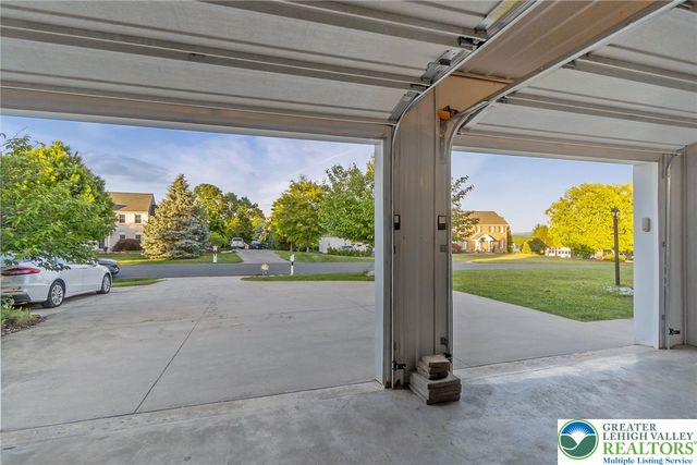3824 E View Drive, North Whitehall Twp, PA 18069