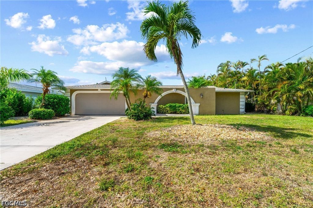 1928 Savona PKWY, Cape Coral, FL 33904