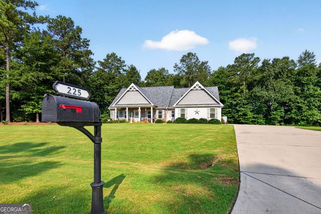 225 Cole Forest Boulevard, Barnesville, GA 30204