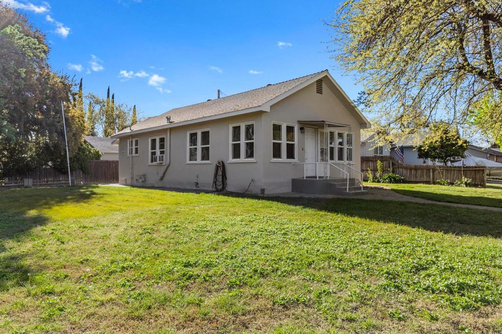 1003 Fourth St, Colusa, CA 95932
