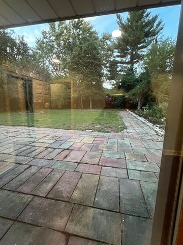 16W318 95th Place, Burr Ridge, IL 60527