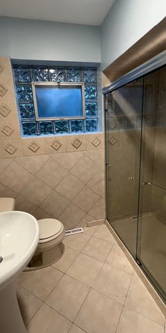 16W318 95th Place, Burr Ridge, IL 60527