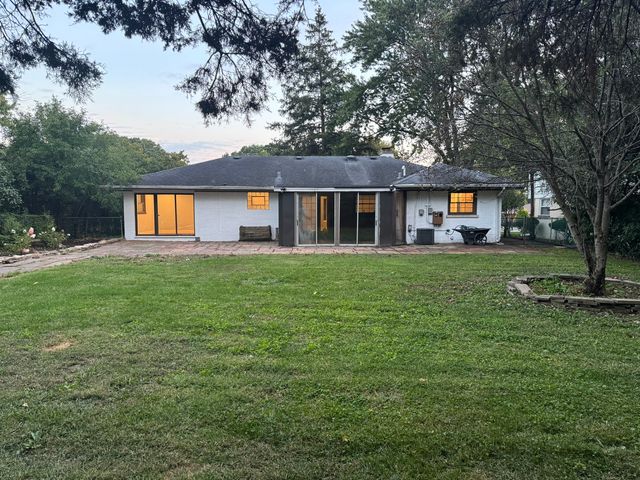 16W318 95th Place, Burr Ridge, IL 60527