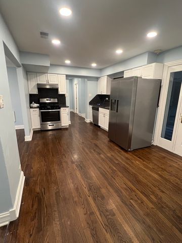 16W318 95th Place, Burr Ridge, IL 60527