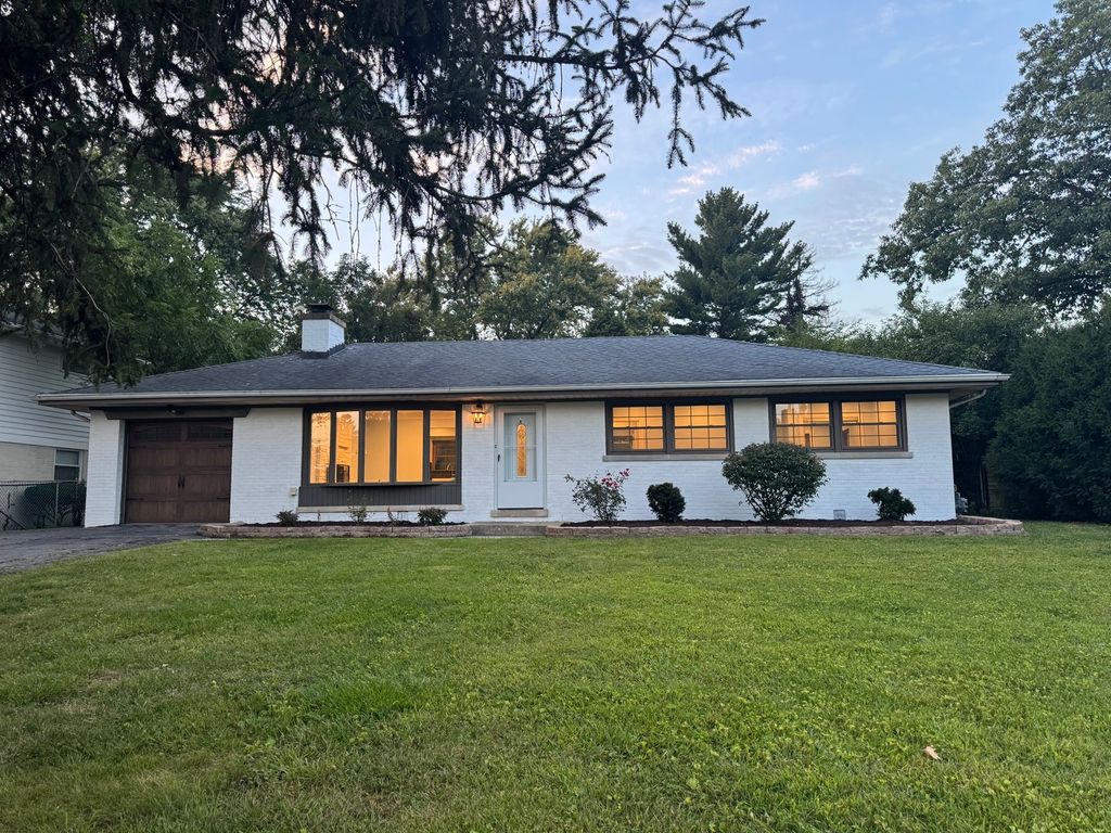 16W318 95th Place, Burr Ridge, IL 60527