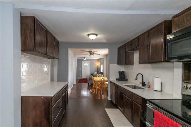 152 Cornell Avenue, Bonner Springs, KS 66012