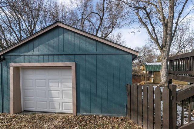 152 Cornell Avenue, Bonner Springs, KS 66012