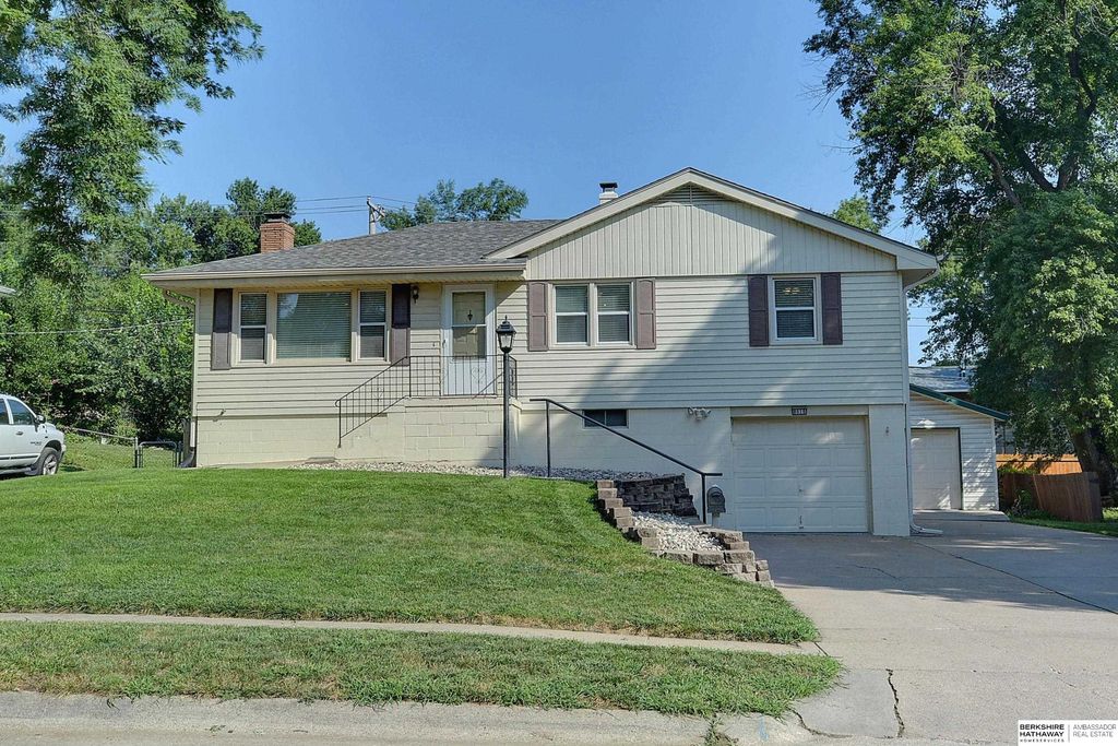 8616 Grover Street, Omaha, NE 68124