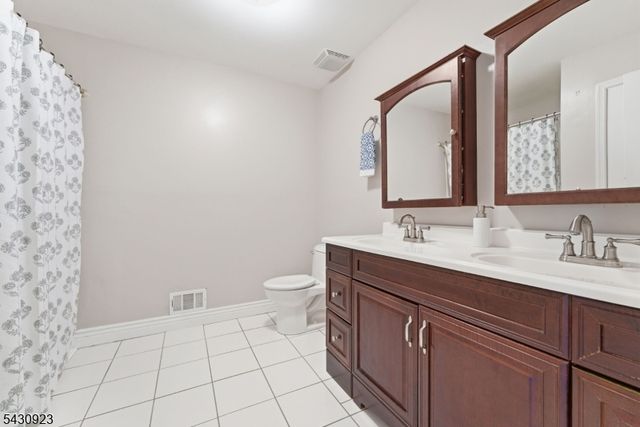 10 Cedar Ct, Raritan Twp., NJ 08822