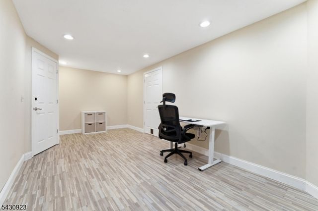 10 Cedar Ct, Raritan Twp., NJ 08822