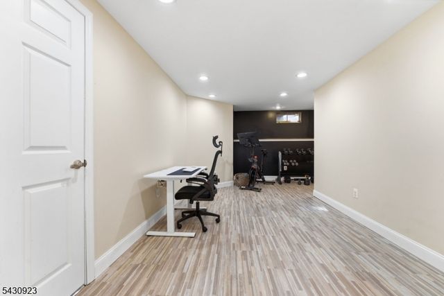 10 Cedar Ct, Raritan Twp., NJ 08822