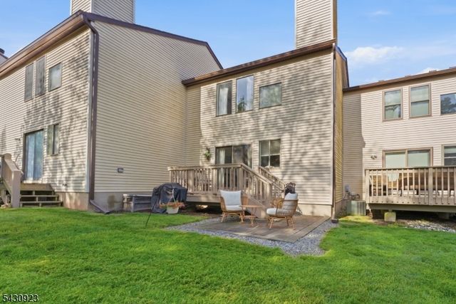 10 Cedar Ct, Raritan Twp., NJ 08822