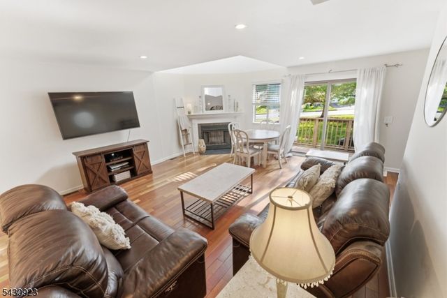 10 Cedar Ct, Raritan Twp., NJ 08822