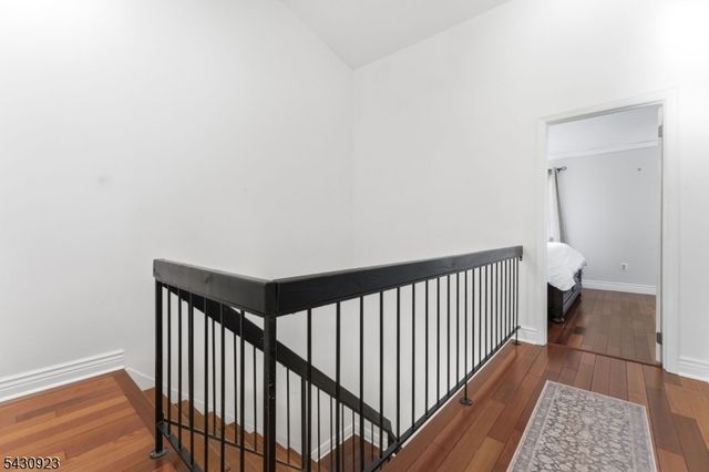 10 Cedar Ct, Raritan Twp., NJ 08822