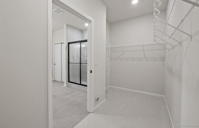 55834 Oak Pointe Drive, Shelby Charter Township, MI 48315