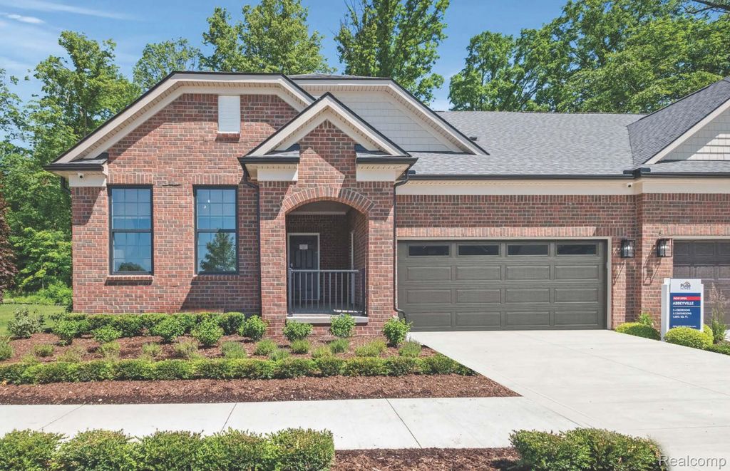 55834 Oak Pointe Drive, Shelby Charter Township, MI 48315