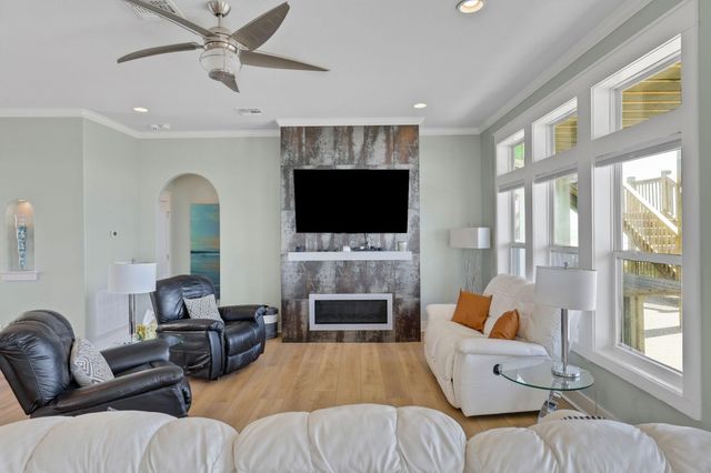 2396 Sand Drift Lane, Crystal Beach, TX 77650
