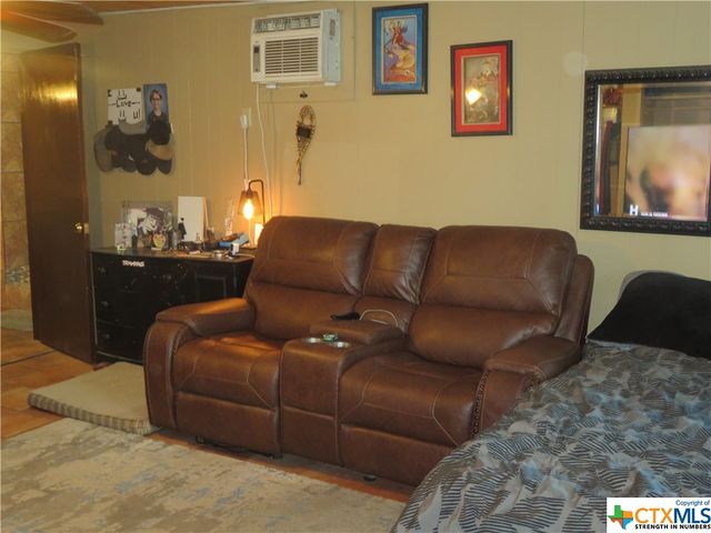 101 N Crescent, Victoria, TX 77901
