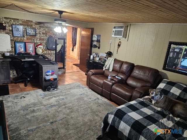 101 N Crescent, Victoria, TX 77901