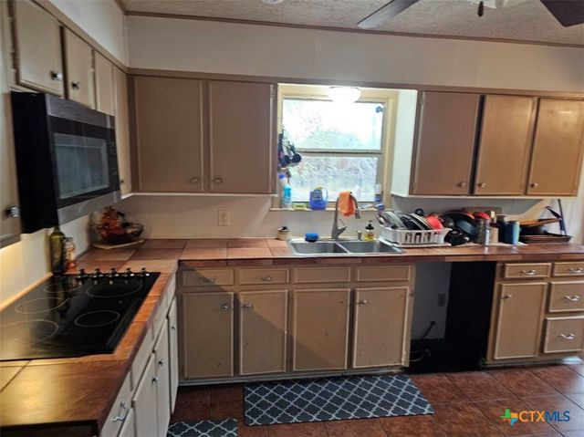 101 N Crescent, Victoria, TX 77901
