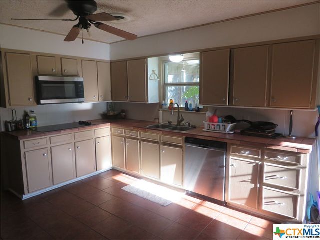 101 N Crescent, Victoria, TX 77901