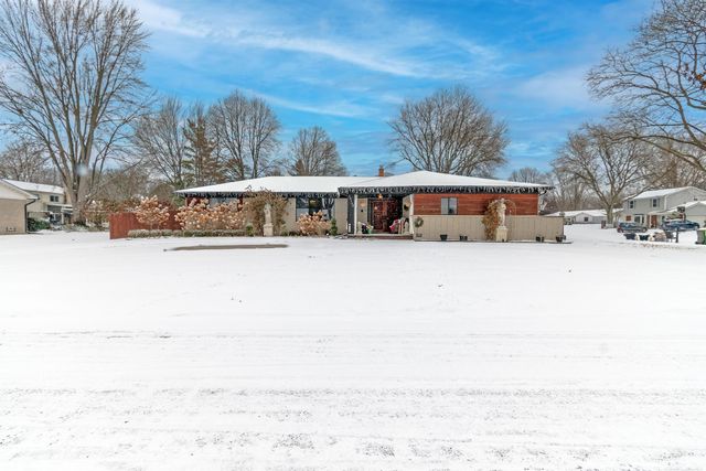 16165 Andover Drive, Clinton Township, MI 48035