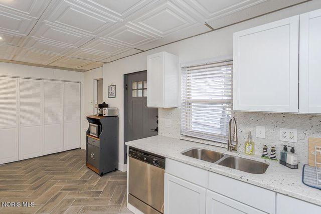 5914 Lakeside Avenue, Toledo, OH 43611