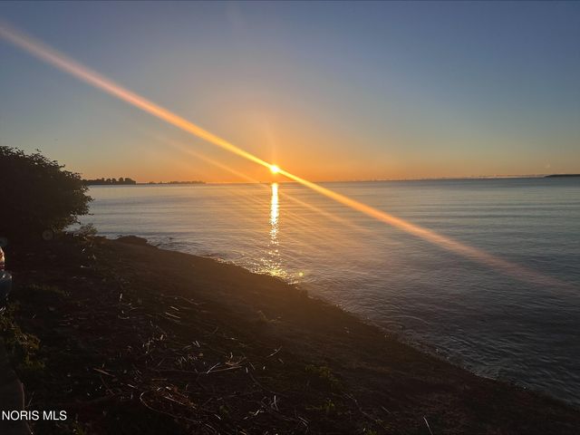 5914 Lakeside Avenue, Toledo, OH 43611