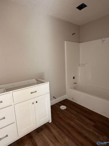 11709 Cowford Road, Athens, AL 35611