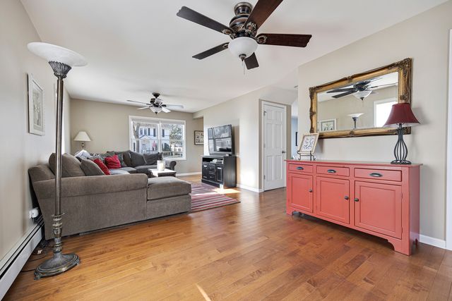 206 Water Street, East Dundee, IL 60118