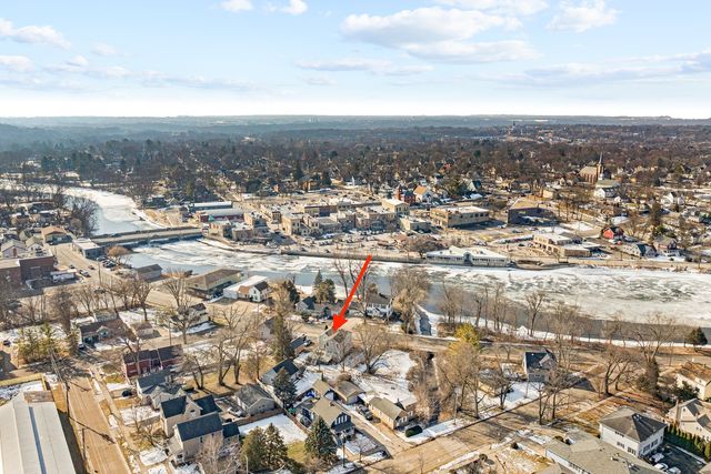 206 Water Street, East Dundee, IL 60118