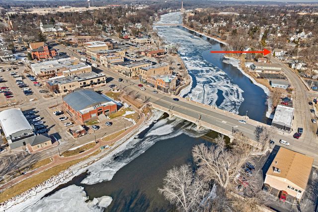 206 Water Street, East Dundee, IL 60118