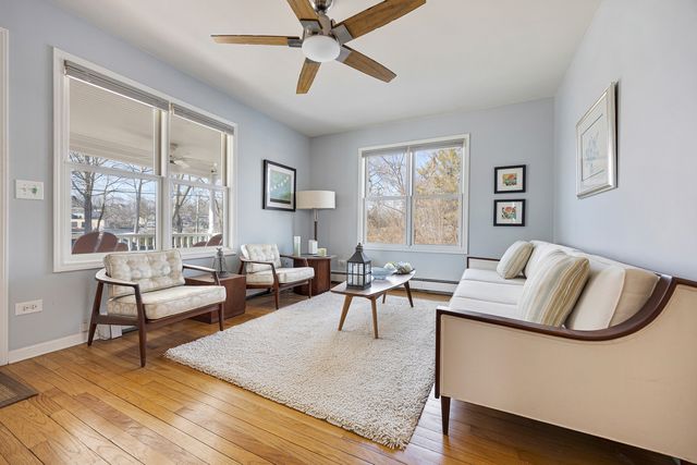 206 Water Street, East Dundee, IL 60118