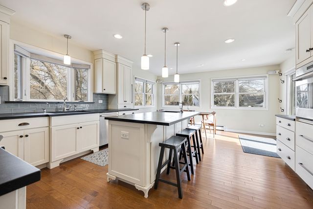 206 Water Street, East Dundee, IL 60118