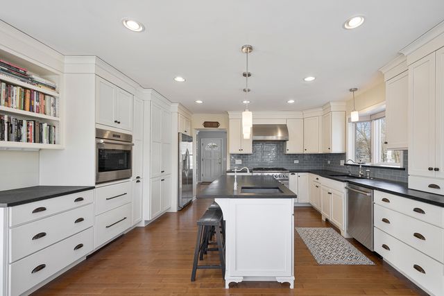 206 Water Street, East Dundee, IL 60118