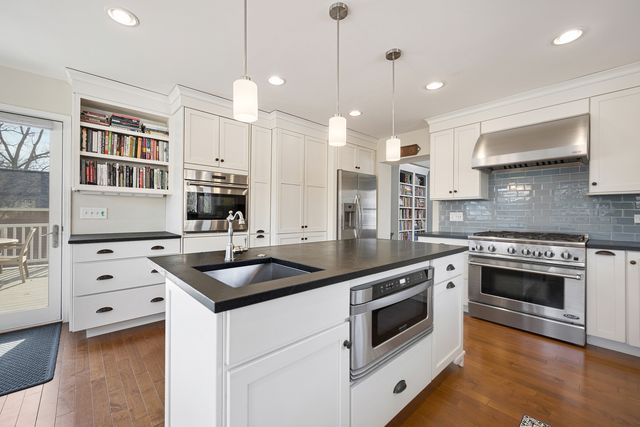 206 Water Street, East Dundee, IL 60118