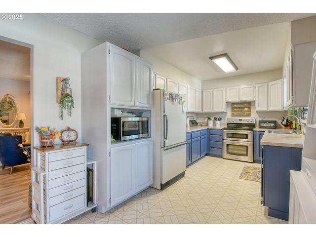 100 W WALLACE St, Weston, OR 97886