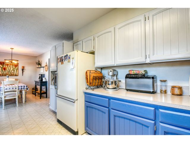 100 W WALLACE St, Weston, OR 97886