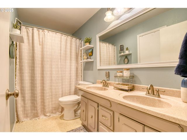 100 W WALLACE St, Weston, OR 97886