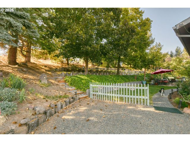 100 W WALLACE St, Weston, OR 97886