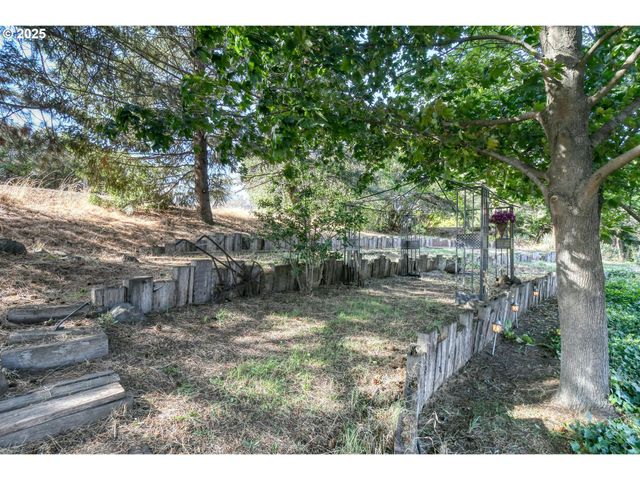 100 W WALLACE St, Weston, OR 97886