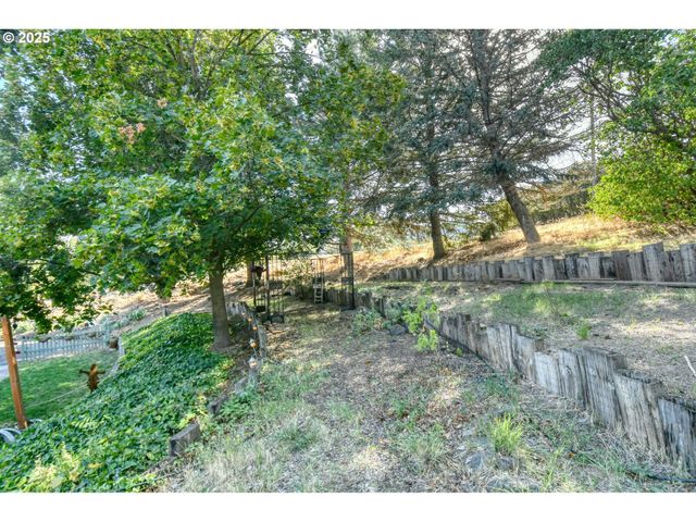 100 W WALLACE St, Weston, OR 97886