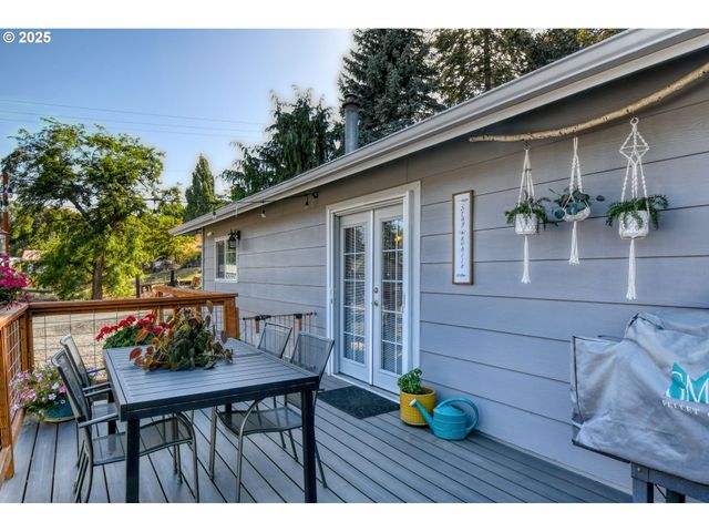 100 W WALLACE St, Weston, OR 97886