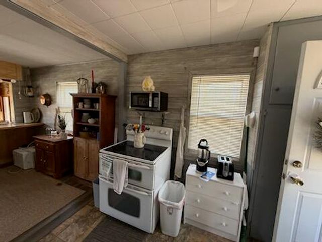 4605 Hunters Trail, Six Lakes, MI 48886