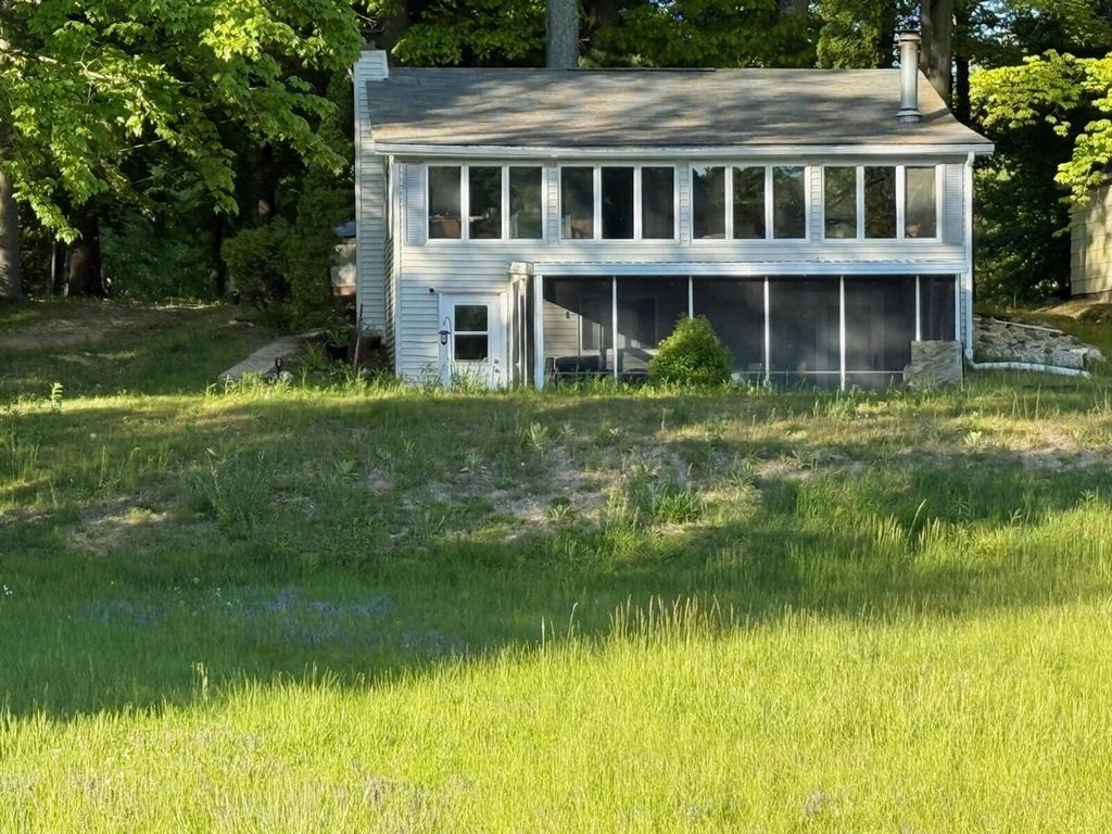 4605 Hunters Trail, Six Lakes, MI 48886